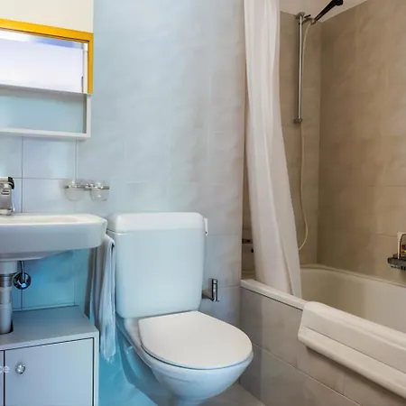 Pool & Sauna Wellness Charming Swiss Style Chalet! Apartament Salouf